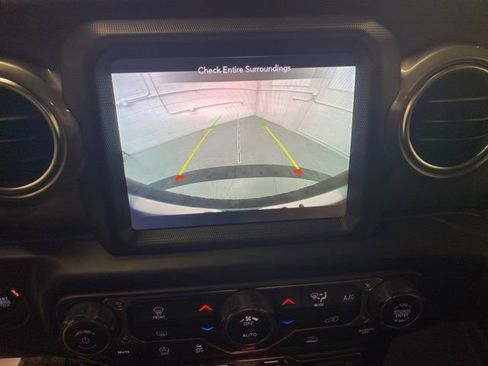 Used 2023 Jeep Wrangler Sahara image 19