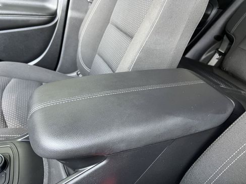Used 2023 GMC Terrain SLE FWD image 30