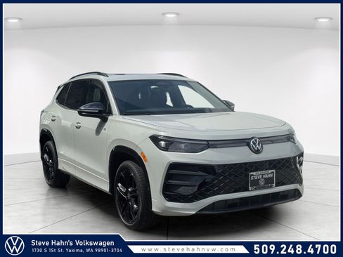 New 2026 Volkswagen Tiguan SE R-Line AWD/4WD image 1