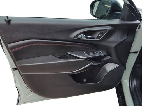Used 2024 Chevrolet Trax RS w/ Sunroof Package FWD image 12