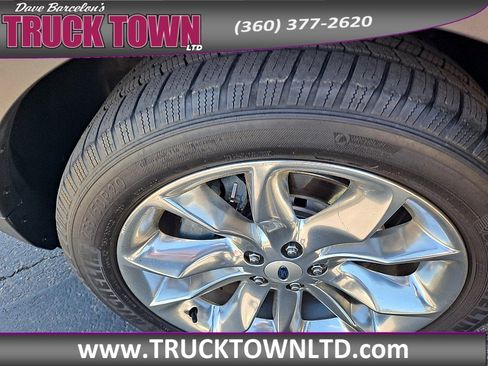 Used 2014 Ford Explorer Limited w/ Equipment Group 302A AWD/4WD image 11