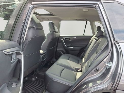 Used 2023 Toyota RAV4 XLE Premium image 8