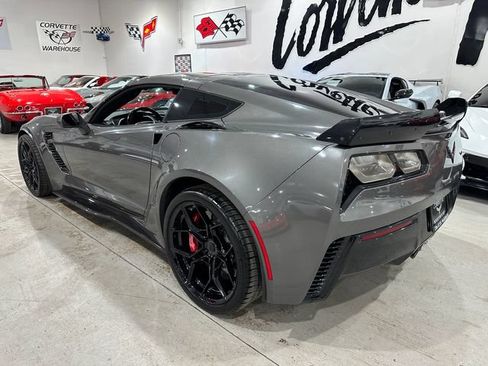 Used 2015 Chevrolet Corvette Z06 w/ Z07 Performance Package RWD image 4