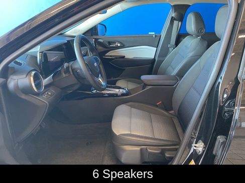 Used 2025 Chevrolet Trax LT w/ LT Convenience Package image 10