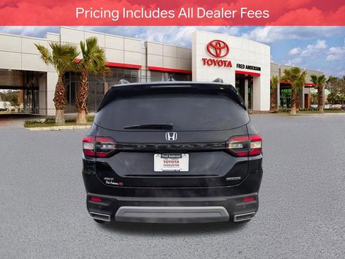 Used 2025 Honda Pilot Touring image 5