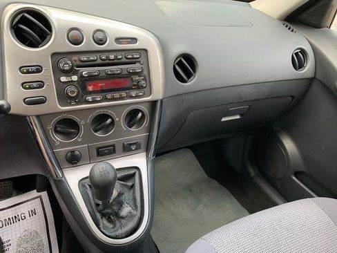 Used 2006 Pontiac Vibe w/ Sport Package FWD image 30