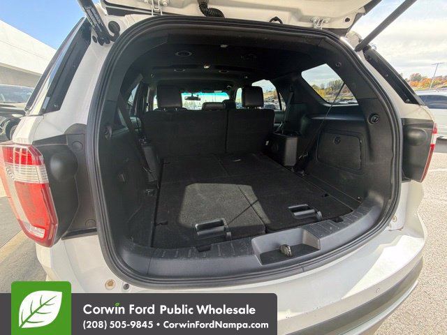 Used 2016 Ford Explorer XLT w/ Equipment Group 202A FWD image 9