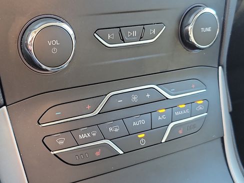Used 2019 Ford Edge SEL w/ Equipment Group 201A AWD/4WD image 28