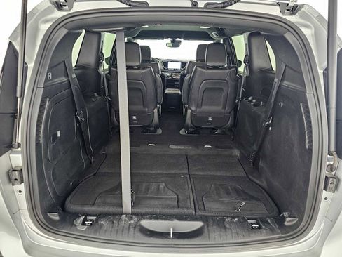Used 2022 Chrysler Pacifica Touring-L w/ S Appearance Package FWD image 16
