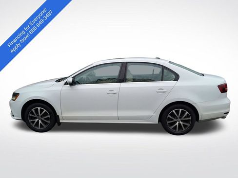Used 2017 Volkswagen Jetta SE FWD image 4