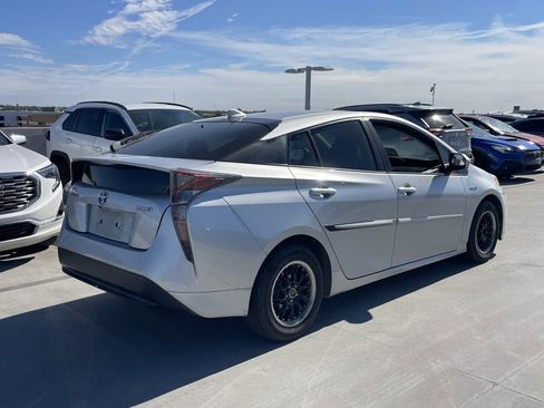 Used 2017 Toyota Prius Four image 2