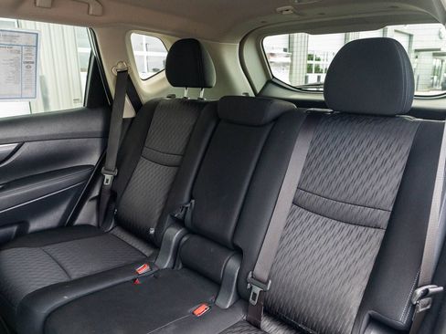 Used 2018 Nissan Rogue SV FWD image 18