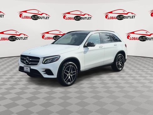 Used 2017 Mercedes-Benz GLC 300 4MATIC w/ Premium 2 Package image 4