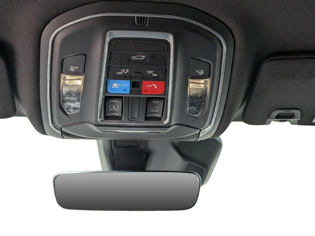 Used 2025 Jeep Grand Cherokee Altitude RWD image 20