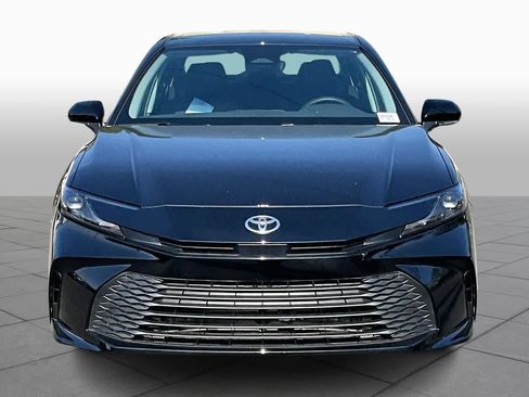 Used 2025 Toyota Camry LE image 4