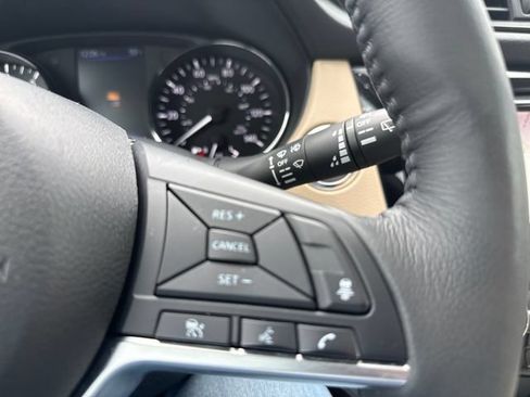 Used 2018 Nissan Rogue SV w/ Sun & Sound Touring Package AWD/4WD image 27
