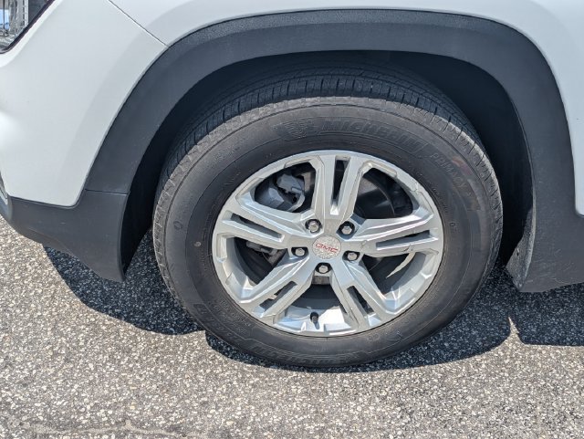 Used 2024 GMC Terrain SLE FWD image 10