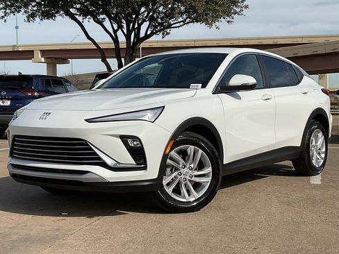 Used 2025 Buick Envista Preferred image 2