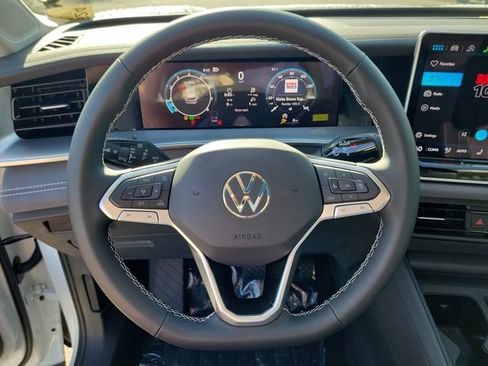 New 2026 Volkswagen Tiguan SE FWD image 20