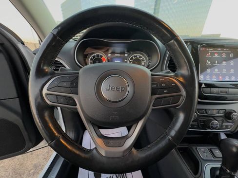 Used 2020 Jeep Cherokee Limited AWD/4WD image 12