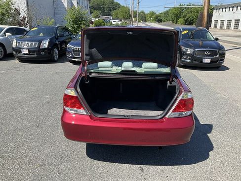 Used 2005 Toyota Camry FWD image 10