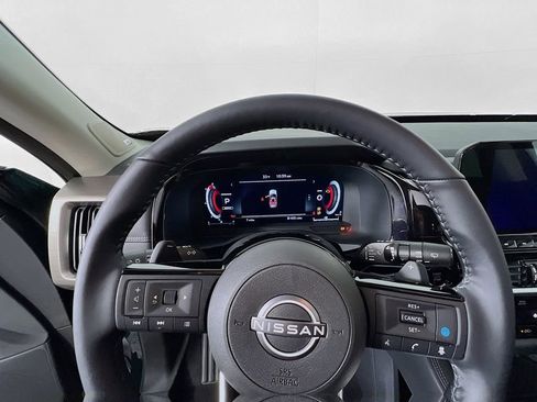 Used 2025 Nissan Pathfinder Platinum AWD/4WD image 11