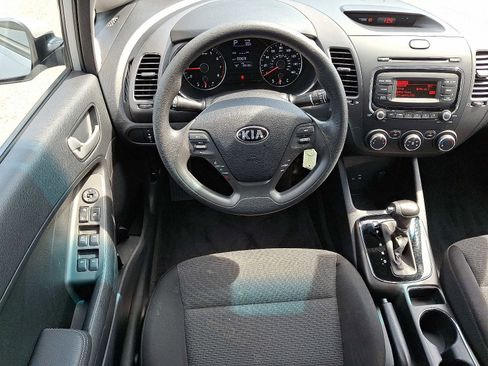 Used 2017 Kia Forte LX image 10