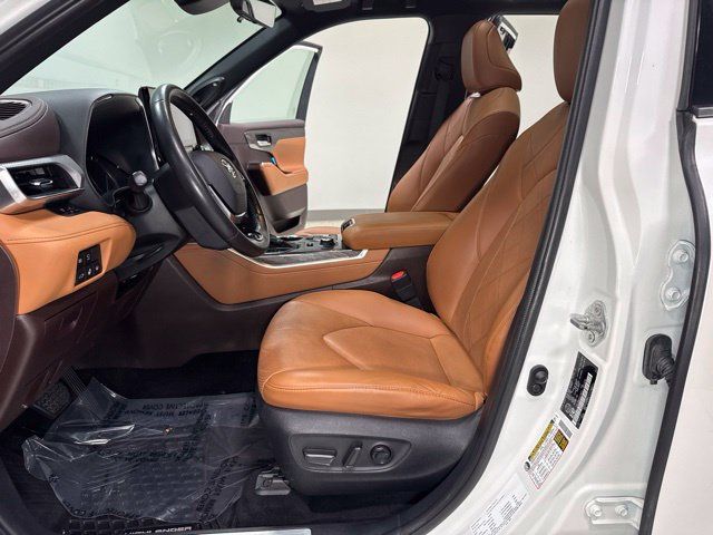 Used 2021 Toyota Highlander Platinum AWD/4WD image 16