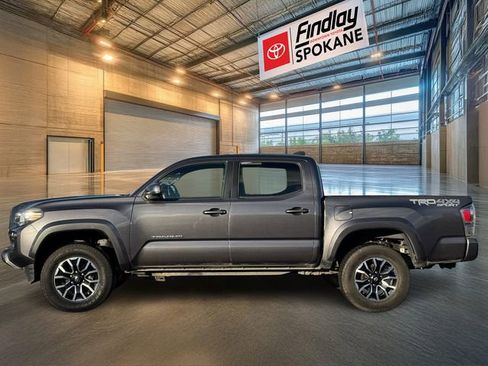 Used 2020 Toyota Tacoma TRD Sport image 3