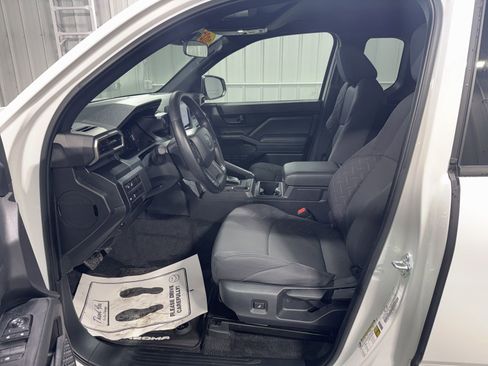 Used 2025 Toyota Tacoma SR image 12