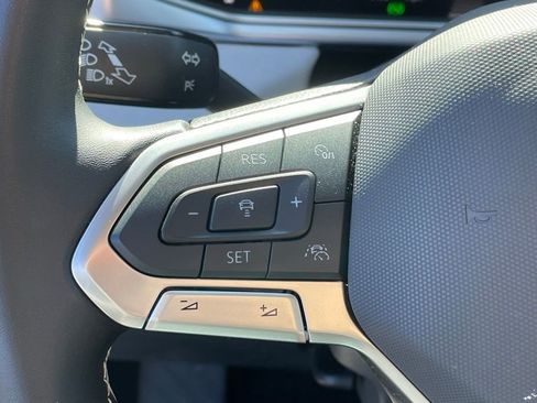 Certified 2025 Volkswagen Taos SE image 14