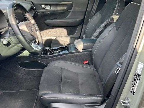 Used 2023 Volvo C40 P8 Recharge Plus image 5