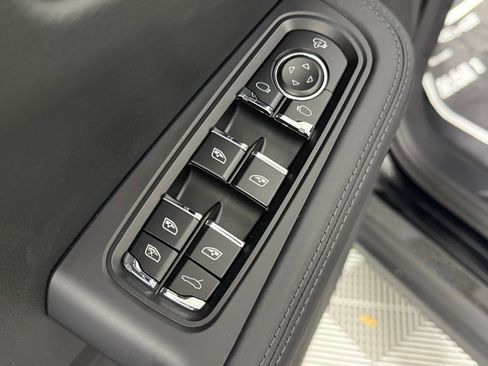 Certified 2026 Porsche Macan AWD/4WD image 27