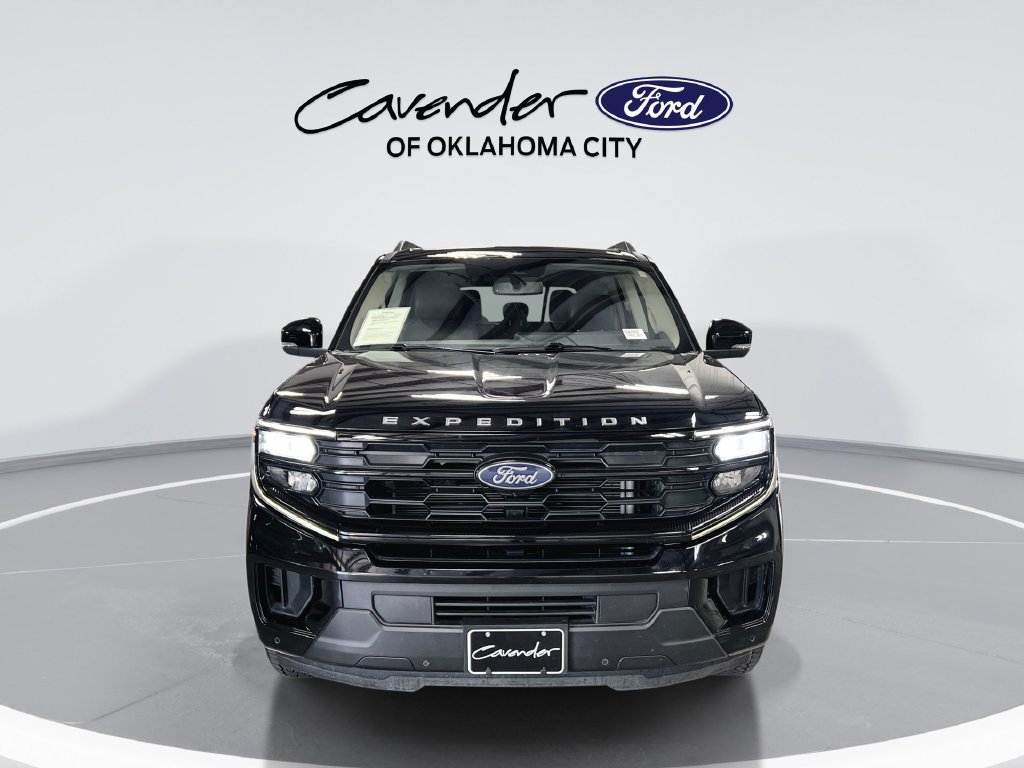 Used 2025 Ford Expedition Active AWD/4WD image 3