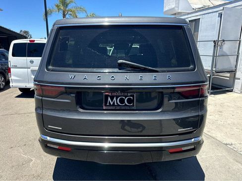 Used 2022 Jeep Wagoneer Series III w/ Premium Group I AWD/4WD image 5