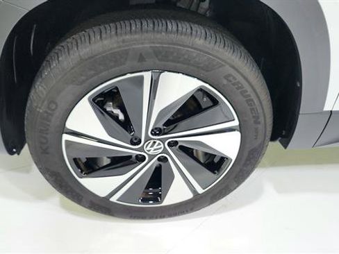 Used 2024 Volkswagen Taos SE AWD/4WD image 37