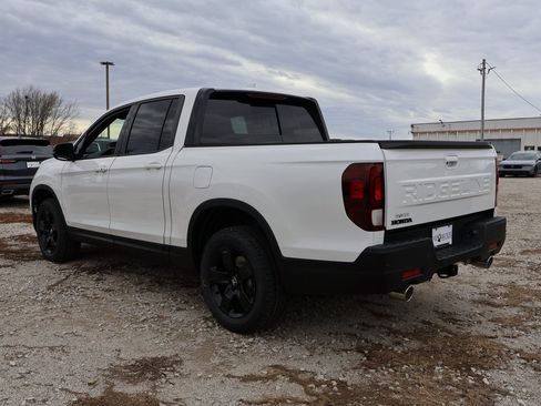New 2026 Honda Ridgeline Black Edition image 2