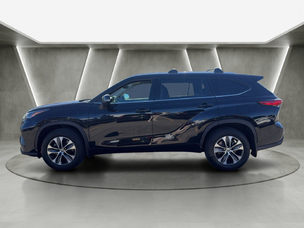 Used 2022 Toyota Highlander XLE AWD/4WD image 4