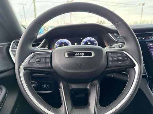 Used 2024 Jeep Grand Cherokee Altitude image 17