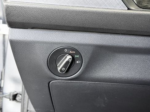 Used 2024 Volkswagen Jetta SE FWD image 18