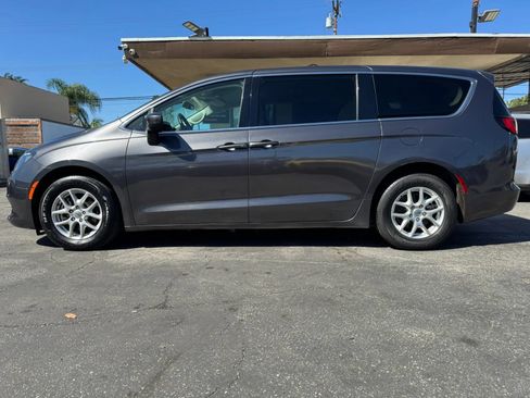 Used 2022 Chrysler Voyager LX FWD image 7