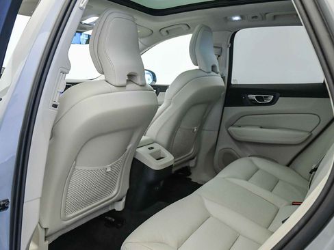 Certified 2025 Volvo XC60 B5 Plus w/ Protection Package Premier image 20