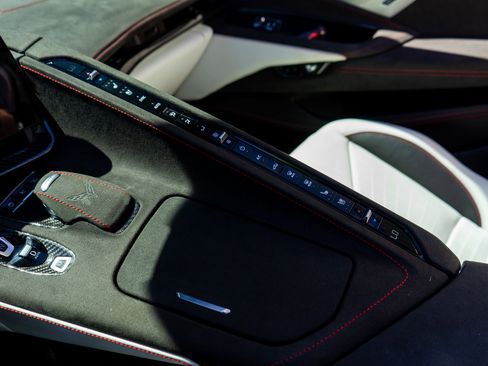 Used 2023 Chevrolet Corvette Stingray Premium Conv w/ Z51 Performance Package image 23