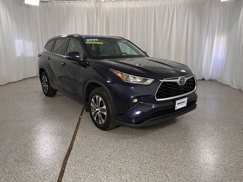 Used 2020 Toyota Highlander XLE AWD/4WD image 29