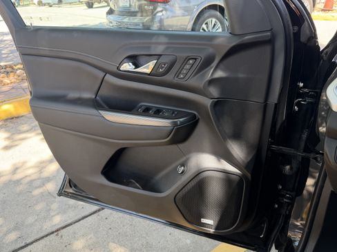 Used 2023 GMC Acadia SLT w/ Elevation Edition FWD image 23