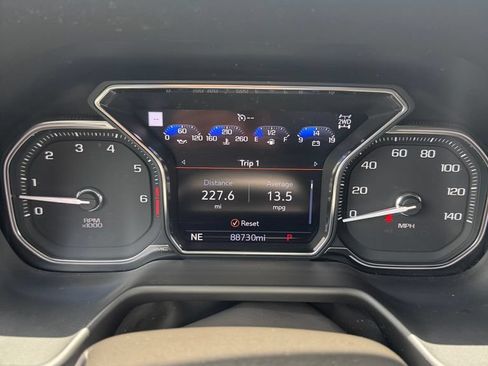 Used 2021 GMC Yukon AT4 w/ Rear Media and Nav Package AWD/4WD image 19