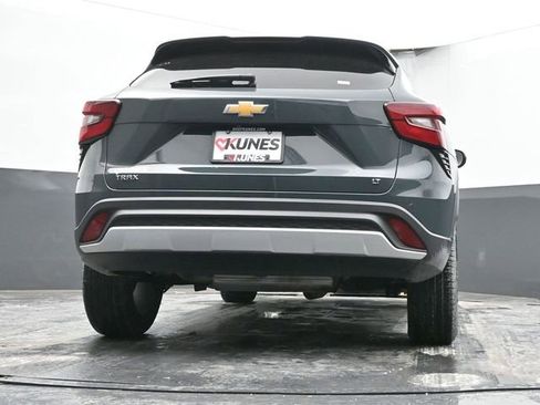 Used 2025 Chevrolet Trax LT image 47