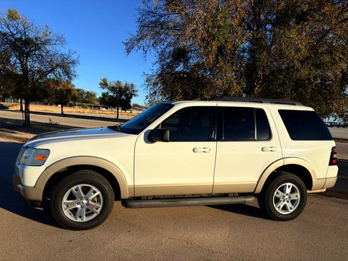 Used 2010 Ford Explorer XLT image 7