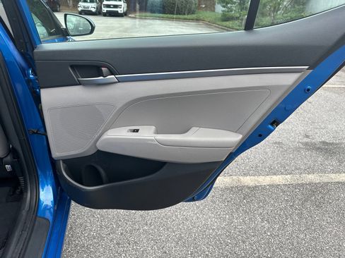 Used 2017 Hyundai Elantra SE image 16