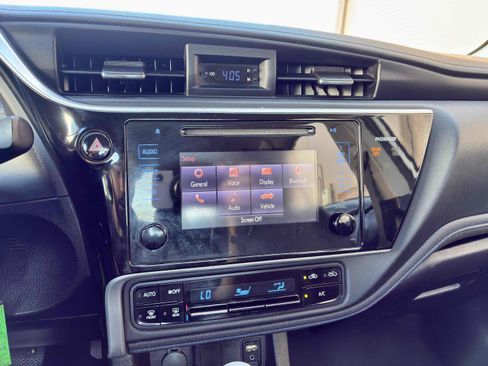 Used 2017 Toyota Corolla SE FWD image 36
